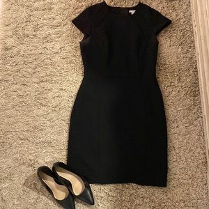 H&M smart black pencil dress. Ribbed detail on shoulders. Fasten zip on back.